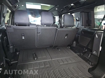 2023 Land Rover Defender 110 SE - miniatura 16