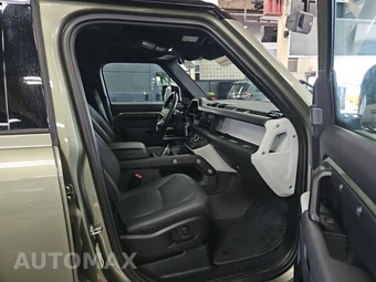 2023 Land Rover Defender 110 SE - miniatura 8