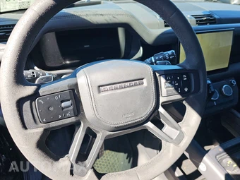 2023 Land Rover Defender 110 V8 - miniatura 10