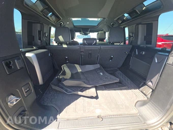 2023 Land Rover Defender 110 V8 - miniatura 16
