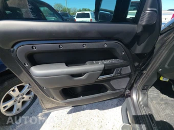 2023 Land Rover Defender 110 V8 - miniatura 9
