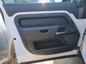 2023 Land Rover Defender 110 V8 - miniatura 9