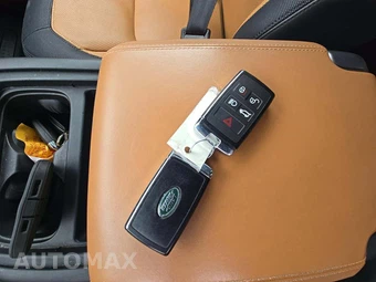 2023 Land Rover Defender 110 X-Dynamic SE - miniatura 8