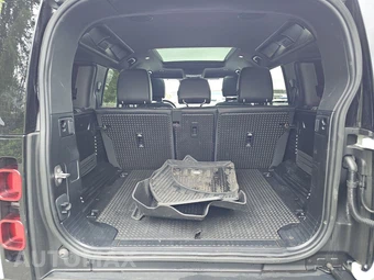 2023 Land Rover Defender 110 X-Dynamic SE - miniatura 16
