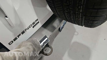 2023 Land Rover Defender 110 X-Dynamic SE - miniatura 32