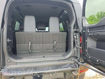 2023 Land Rover Defender 110 X-Dynamic SE - miniatura 14