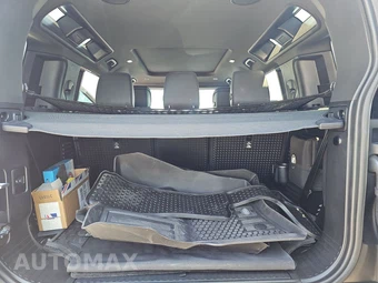 2023 Land Rover Defender 110 X-Dynamic SE - miniatura 17