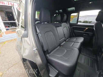 2023 Land Rover Defender 110 X - miniatura 16