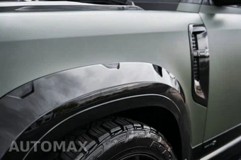 2023 Land Rover Defender 110 X - miniatura 10