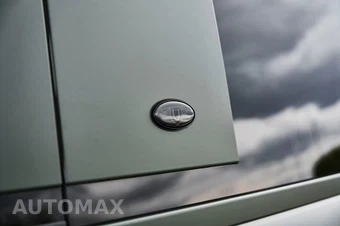 2023 Land Rover Defender 110 X - miniatura 14