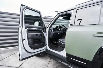 2023 Land Rover Defender 110 X - miniatura 36