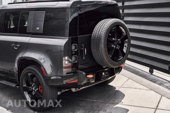 2023 Land Rover Defender 110 X - miniatura 10