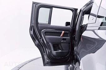 2023 Land Rover Defender 110 X - miniatura 40