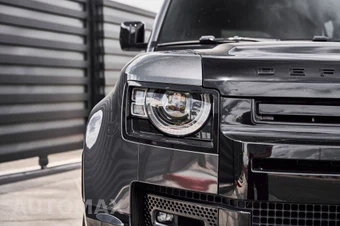 2023 Land Rover Defender 110 X - miniatura 8