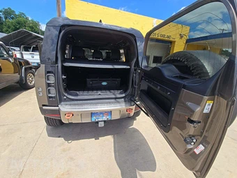 2023 Land Rover Defender 110 X - miniatura 14