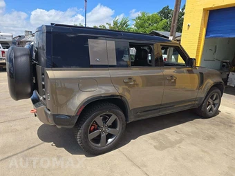 2023 Land Rover Defender 110 X - miniatura 3
