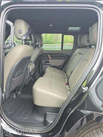 2023 Land Rover Defender 110 X - miniatura 14