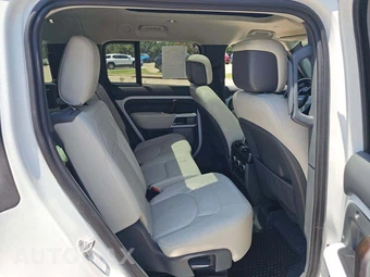 2023 Land Rover Defender 130 First Edition - miniatura 17