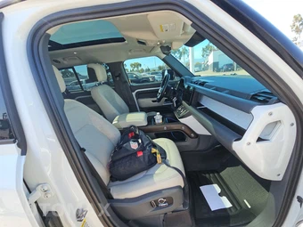 2023 Land Rover Defender 130 First Edition - miniatura 8