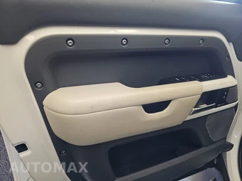 2023 Land Rover Defender 130 First Edition - miniatura 9