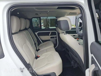 2023 Land Rover Defender 130 First Edition - miniatura 17
