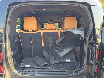 2023 Land Rover Defender 130 S - miniatura 15