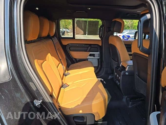 2023 Land Rover Defender 130 S - miniatura 17