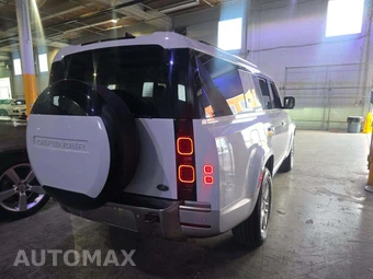 2023 Land Rover Defender 130 S - miniatura 3