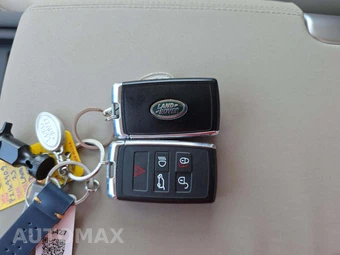 2023 Land Rover Defender 130 S - miniatura 5