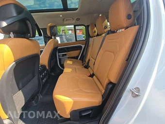 2023 Land Rover Defender 130 S – miniatura 13