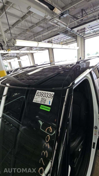 2023 Land Rover Defender 130 SE - miniatura 19