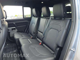 2023 Land Rover Defender 130 SE - miniatura 13