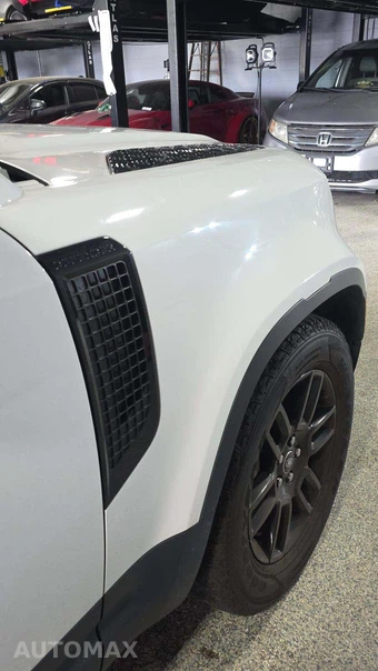 2023 Land Rover Defender 130 SE - miniatura 20