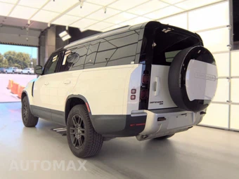 2023 Land Rover Defender 130 SE - miniatura 6