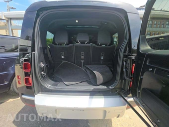 2023 Land Rover Defender 130 SE - miniatura 15