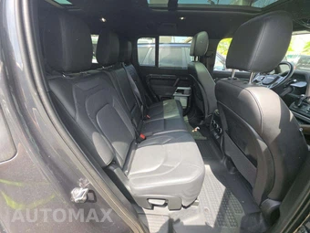 2023 Land Rover Defender 130 SE - miniatura 17