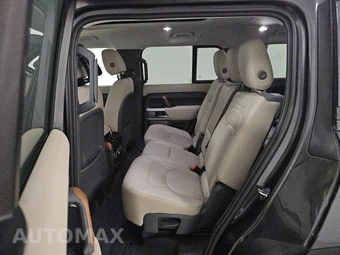 2023 Land Rover Defender 130 SE - miniatura 13