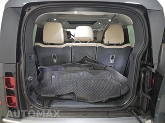 2023 Land Rover Defender 130 SE - miniatura 17