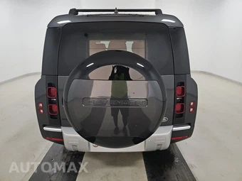 2023 Land Rover Defender 130 SE - miniatura 5