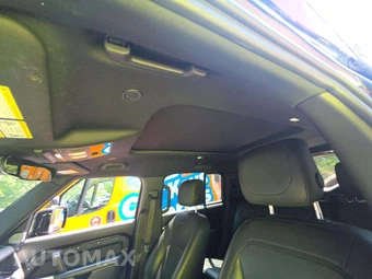 2023 Land Rover Defender 130 SE - miniatura 11