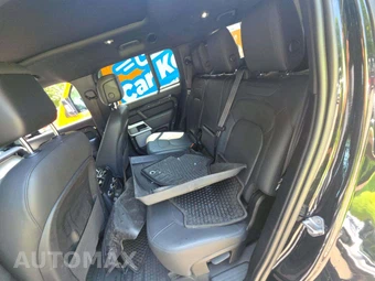 2023 Land Rover Defender 130 SE - miniatura 13