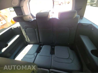 2023 Land Rover Defender 130 SE - miniatura 14