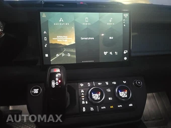 2023 Land Rover Defender 130 SE – miniatura 11