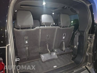 2023 Land Rover Defender 130 SE – miniatura 17