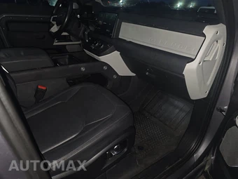 2023 Land Rover Defender 130 SE – miniatura 8