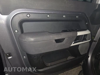 2023 Land Rover Defender 130 SE – miniatura 9