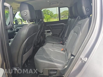 2023 Land Rover Defender 130 SE - miniatura 13