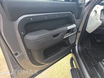 2023 Land Rover Defender 130 SE - miniatura 9