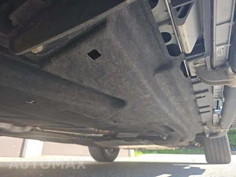 2023 Land Rover Defender 130 SE - miniatura 15
