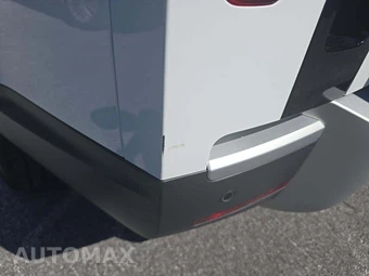 2023 Land Rover Defender 130 SE - miniatura 19